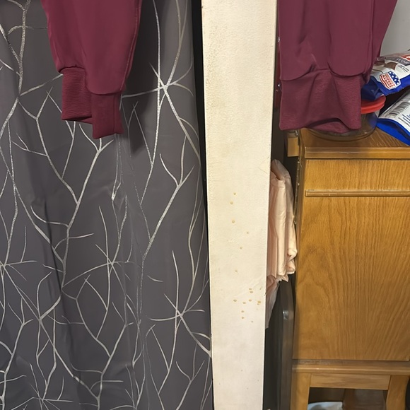 Maroon scrub pants with cuffed legs, soft material like new - Picture 2 of 3